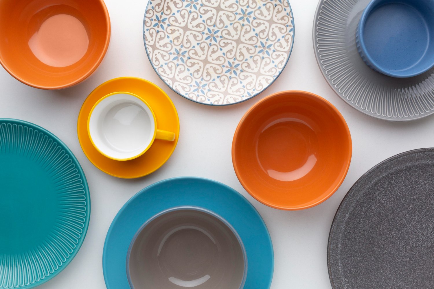 Как выбрать цветную фарфоровую посуду для своего ресторана или кафе?